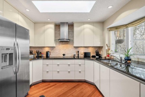 91 Sun Valley Drive Se, Calgary, AB - Indoor Photo Showing Kitchen With Double Sink With Upgraded Kitchen