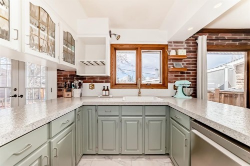 51 Foxwell Road Se, Calgary, AB - Indoor Photo Showing Kitchen