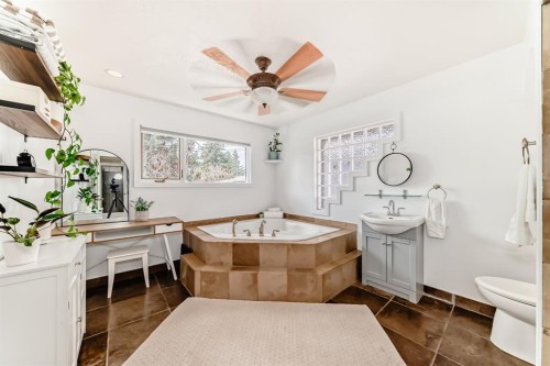 51 Foxwell Road Se, Calgary, AB - Indoor Photo Showing Bathroom