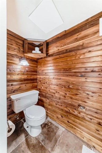 51 Foxwell Road Se, Calgary, AB - Indoor Photo Showing Bathroom