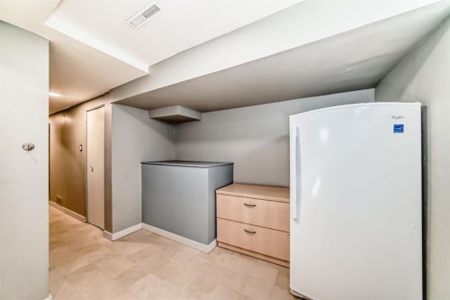 51 Foxwell Road Se, Calgary, AB - Indoor