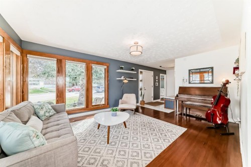 51 Foxwell Road Se, Calgary, AB - Indoor Photo Showing Living Room