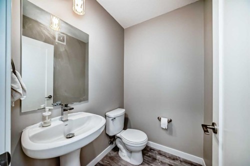 220-7 Westpark Common Sw, Calgary, AB - Indoor Photo Showing Bathroom