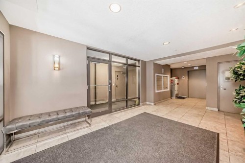 220-7 Westpark Common Sw, Calgary, AB -  Photo Showing Other Room