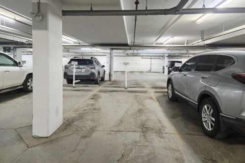 220-7 Westpark Common Sw, Calgary, AB - Indoor Photo Showing Garage