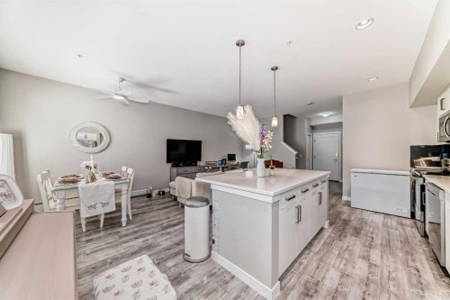 220-7 Westpark Common Sw, Calgary, AB - Indoor Photo Showing Kitchen