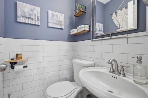2712 22 Street Sw, Calgary, AB - Indoor Photo Showing Bathroom