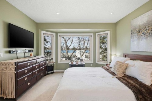 2712 22 Street Sw, Calgary, AB - Indoor Photo Showing Bedroom