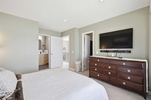 2712 22 Street Sw, Calgary, AB - Indoor Photo Showing Bedroom