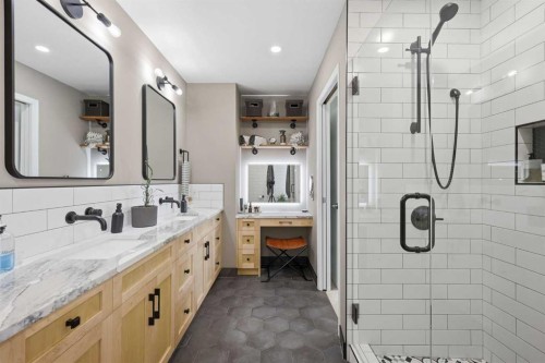 2712 22 Street Sw, Calgary, AB - Indoor Photo Showing Bathroom