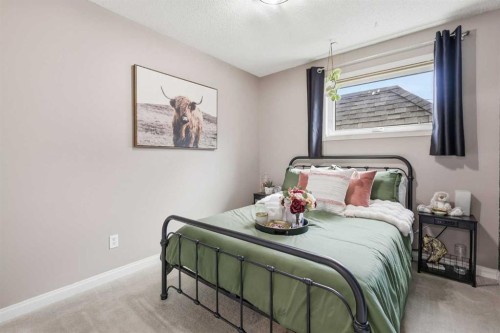 2712 22 Street Sw, Calgary, AB - Indoor Photo Showing Bedroom