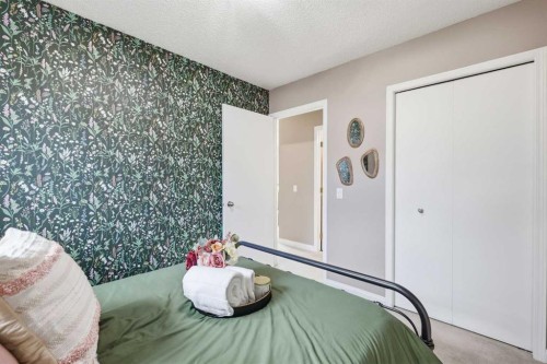 2712 22 Street Sw, Calgary, AB - Indoor Photo Showing Bedroom