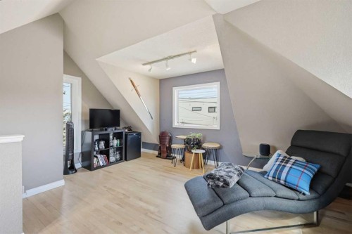 2712 22 Street Sw, Calgary, AB - Indoor