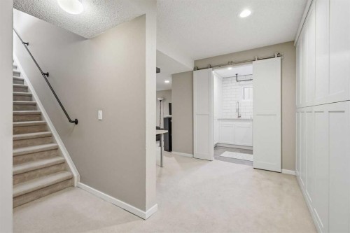 2712 22 Street Sw, Calgary, AB - Indoor Photo Showing Other Room