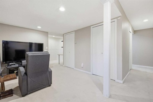 2712 22 Street Sw, Calgary, AB - Indoor Photo Showing Other Room