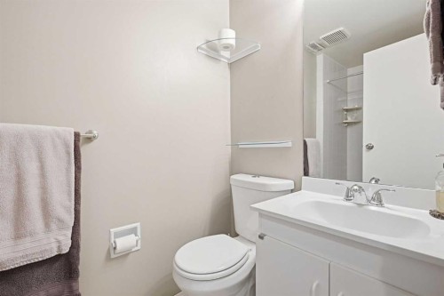2712 22 Street Sw, Calgary, AB - Indoor Photo Showing Bathroom