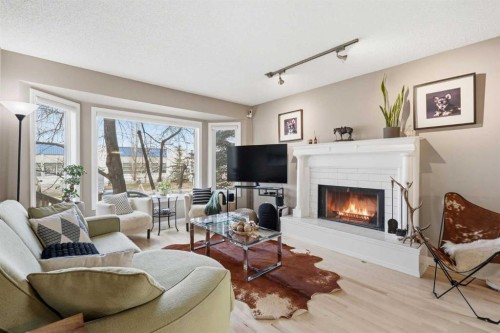 2712 22 Street Sw, Calgary, AB - Indoor Photo Showing Living Room With Fireplace