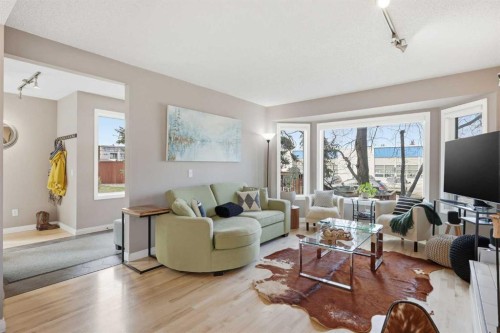 2712 22 Street Sw, Calgary, AB - Indoor Photo Showing Living Room