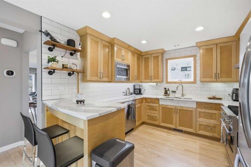 2712 22 Street Sw, Calgary, AB - Indoor Photo Showing Kitchen With Upgraded Kitchen