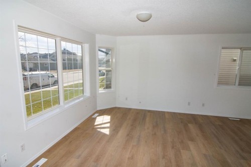 5320 Martin Crossing Drive Ne, Calgary, AB - Indoor Photo Showing Other Room