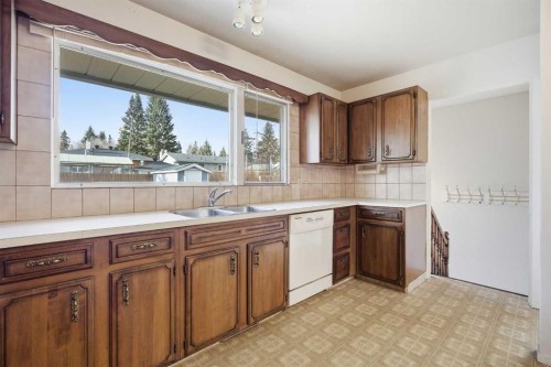 5220 Barron Drive Nw, Calgary, AB - Indoor Photo Showing Kitchen With Double Sink