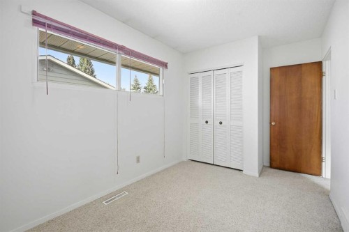 5220 Barron Drive Nw, Calgary, AB - Indoor Photo Showing Other Room
