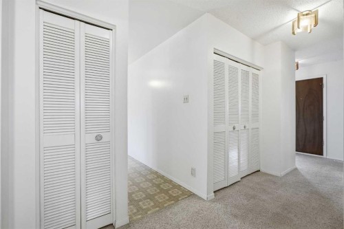 5220 Barron Drive Nw, Calgary, AB - Indoor Photo Showing Other Room