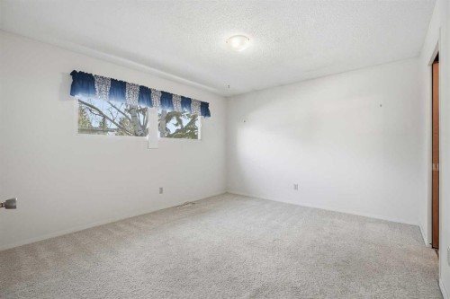 5220 Barron Drive Nw, Calgary, AB - Indoor Photo Showing Other Room