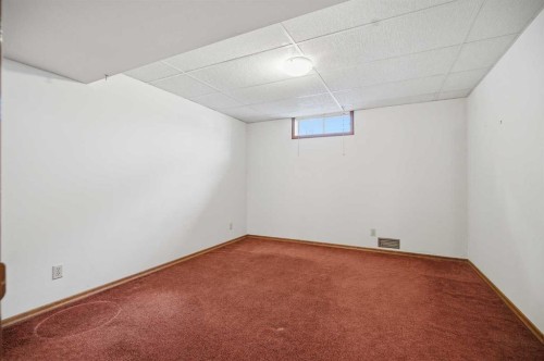 5220 Barron Drive Nw, Calgary, AB - Indoor Photo Showing Other Room