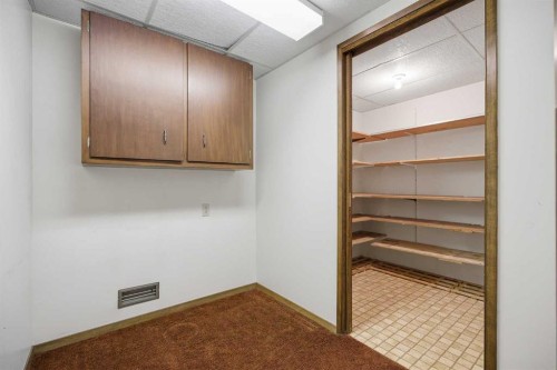 5220 Barron Drive Nw, Calgary, AB - Indoor Photo Showing Other Room