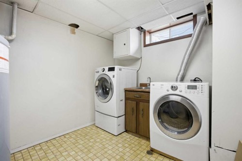 5220 Barron Drive Nw, Calgary, AB - Indoor Photo Showing Laundry Room