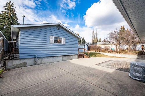 5220 Barron Drive Nw, Calgary, AB - Outdoor With Exterior