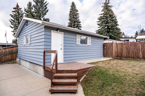 5220 Barron Drive Nw, Calgary, AB - Outdoor With Exterior