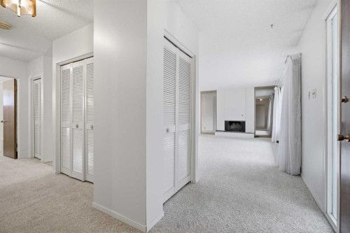 5220 Barron Drive Nw, Calgary, AB - Indoor Photo Showing Other Room