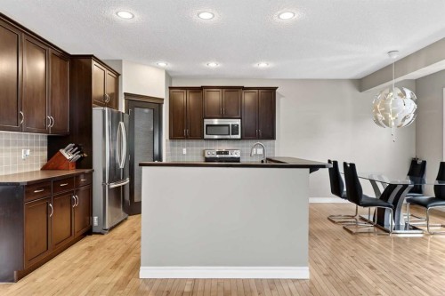 43 Heritage Hill, Cochrane, AB - Indoor Photo Showing Kitchen