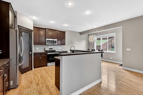 43 Heritage Hill, Cochrane, AB - Indoor Photo Showing Kitchen