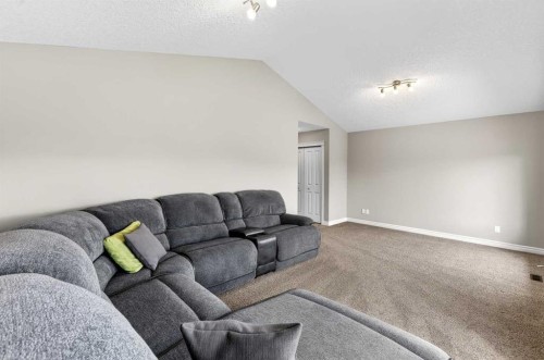 43 Heritage Hill, Cochrane, AB - Indoor Photo Showing Living Room