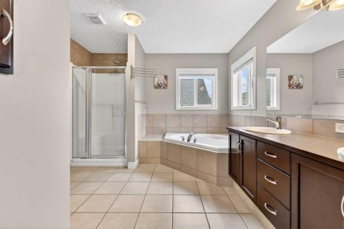 43 Heritage Hill, Cochrane, AB - Indoor Photo Showing Bathroom