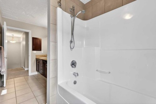 43 Heritage Hill, Cochrane, AB - Indoor Photo Showing Bathroom