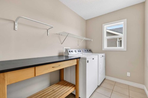 43 Heritage Hill, Cochrane, AB - Indoor Photo Showing Laundry Room