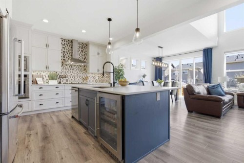 7 Evansglen Park Nw, Calgary, AB - Indoor Photo Showing Kitchen With Upgraded Kitchen