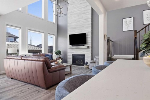 7 Evansglen Park Nw, Calgary, AB - Indoor With Fireplace