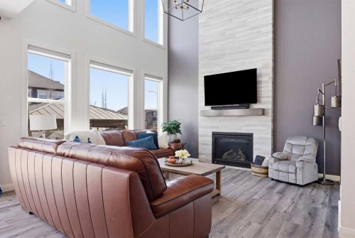7 Evansglen Park Nw, Calgary, AB - Indoor Photo Showing Living Room With Fireplace