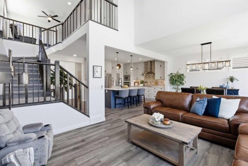 7 Evansglen Park Nw, Calgary, AB - Indoor Photo Showing Living Room
