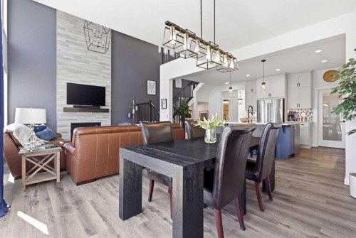 7 Evansglen Park Nw, Calgary, AB - Indoor Photo Showing Dining Room
