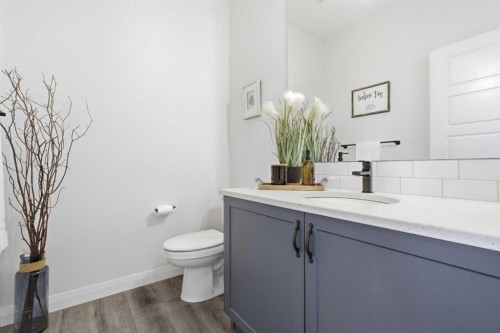 7 Evansglen Park Nw, Calgary, AB - Indoor Photo Showing Bathroom