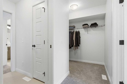 7 Evansglen Park Nw, Calgary, AB - Indoor Photo Showing Other Room