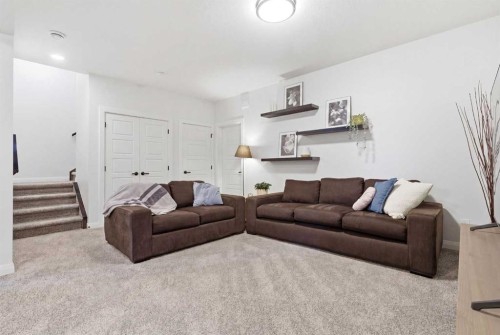 7 Evansglen Park Nw, Calgary, AB - Indoor Photo Showing Living Room