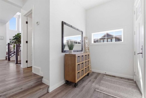 7 Evansglen Park Nw, Calgary, AB - Indoor Photo Showing Other Room