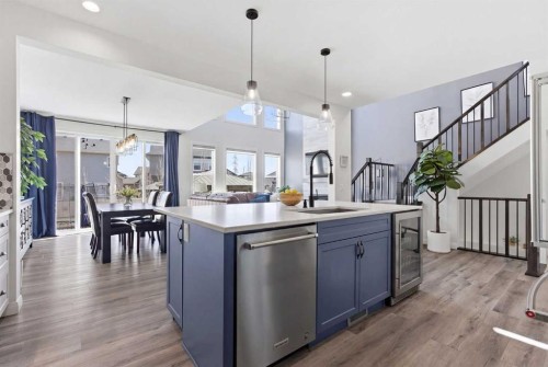 7 Evansglen Park Nw, Calgary, AB - Indoor Photo Showing Kitchen With Upgraded Kitchen